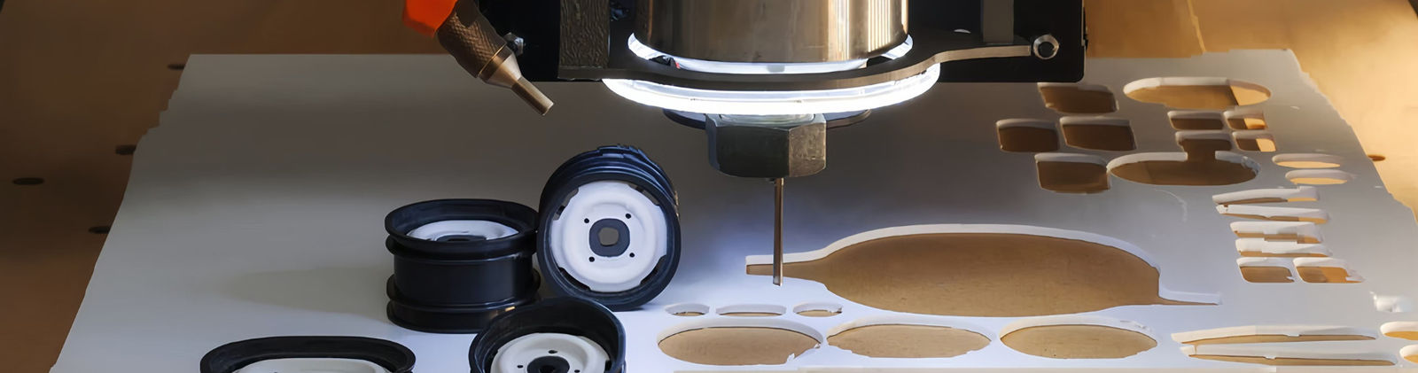 CNC die Delrin machinaal bewerken